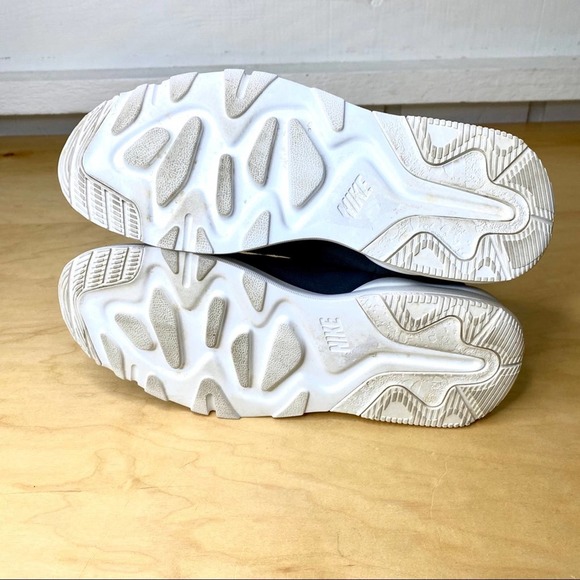 NIKE Suede Low Top LD Runner - Picture 9 of 9